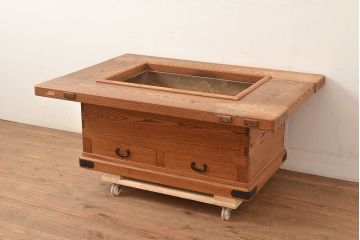 中古　民芸家具　総ケヤキ材　置いてあるだけで和の雰囲気が高まる関西火鉢(囲炉裏、長火鉢、座卓、ローテーブル)(R-048764)