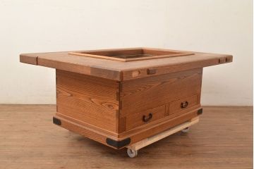 中古　民芸家具　総ケヤキ材　置いてあるだけで和の雰囲気が高まる関西火鉢(囲炉裏、長火鉢、座卓、ローテーブル)(R-048764)