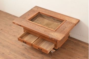 中古　民芸家具　総ケヤキ材　置いてあるだけで和の雰囲気が高まる関西火鉢(囲炉裏、長火鉢、座卓、ローテーブル)(R-048764)