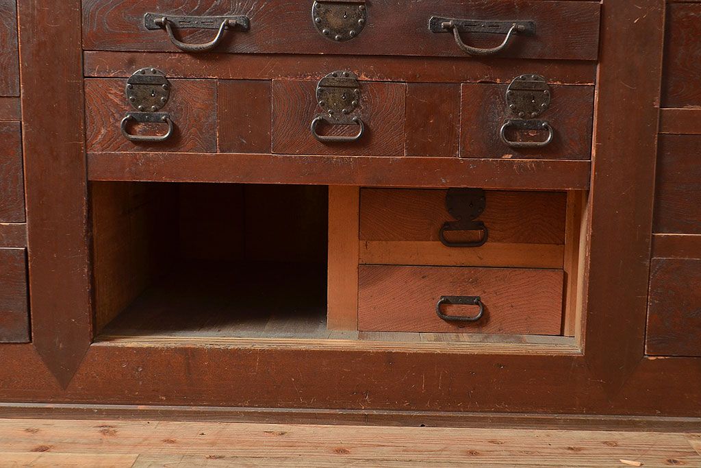 和製アンティーク　ヒノキ材・ケヤキ材　激レアサイズ!!堂々とした存在感抜群の九尺収納箪笥(水屋箪笥、夜具箪笥、布団箪笥、キャビネット、収納棚)(R-048768)