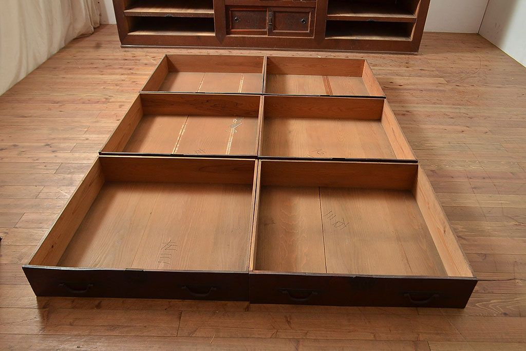 和製アンティーク　ヒノキ材・ケヤキ材　激レアサイズ!!堂々とした存在感抜群の九尺収納箪笥(水屋箪笥、夜具箪笥、布団箪笥、キャビネット、収納棚)(R-048768)