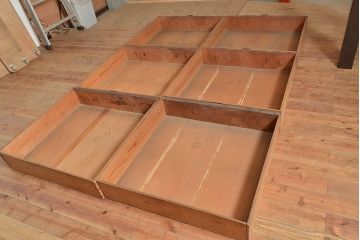 和製アンティーク　ヒノキ材・ケヤキ材　激レアサイズ!!堂々とした佇まいが魅力的な収納箪笥(水屋箪笥、夜具箪笥、布団箪笥、リビングボード、キャビネット、収納棚)(R-048770)