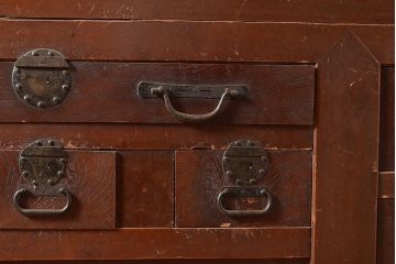 和製アンティーク　ヒノキ材・ケヤキ材　激レアサイズ!!堂々とした佇まいが魅力的な収納箪笥(水屋箪笥、夜具箪笥、布団箪笥、リビングボード、キャビネット、収納棚)(R-048770)