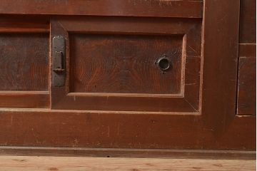 和製アンティーク　ヒノキ材・ケヤキ材　激レアサイズ!!堂々とした佇まいが魅力的な収納箪笥(水屋箪笥、夜具箪笥、布団箪笥、リビングボード、キャビネット、収納棚)(R-048770)