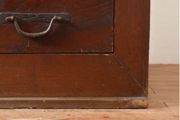 和製アンティーク　ヒノキ材・ケヤキ材　激レアサイズ!!堂々とした佇まいが魅力的な収納箪笥(水屋箪笥、夜具箪笥、布団箪笥、リビングボード、キャビネット、収納棚)(R-048770)