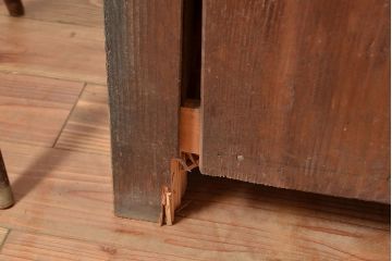 和製アンティーク　ヒノキ材・ケヤキ材　激レアサイズ!!堂々とした佇まいが魅力的な収納箪笥(水屋箪笥、夜具箪笥、布団箪笥、リビングボード、キャビネット、収納棚)(R-048770)