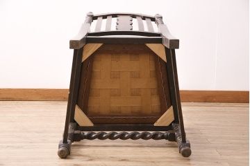 イギリスアンティーク　クラシカルな雰囲気作りにぴったりのアームチェア(椅子)(R-048773)