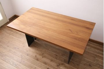美品　arflex(アルフレックス)　Riva(リーヴァ)製　NATURA(ナチュラ)　モダンなダイニングテーブル(定価約55万円)(R-048775)