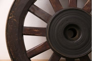 アンティーク雑貨　大八車　趣溢れる佇まいが魅力的な木製車輪(ディスプレイ、ガーデニング雑貨)(R-048786)