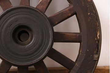 アンティーク雑貨　大八車　趣溢れる佇まいが魅力的な木製車輪(ディスプレイ、ガーデニング雑貨)(R-048786)