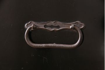 和製アンティーク　巾着金具　黒漆塗りが上質な和の雰囲気を高める庄内箪笥(重ね箪笥、時代箪笥、引き出し)(R-048788)