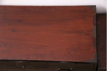 和製アンティーク　巾着金具　黒漆塗りが上質な和の雰囲気を高める庄内箪笥(重ね箪笥、時代箪笥、引き出し)(R-048788)