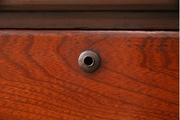 和製アンティーク　天板・脚付きリメイク　前面ケヤキ材製　漆塗りのしっとりとした光沢が美しいリビングボード(テレビ台、ローチェスト)(R-048793)