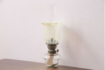 ヴィンテージ雑貨　巻き芯10番　ウランガラス　花びらのようなデザインが可愛らしいオイルランプ(卓上ランプ、油壺、テーブルランプ、ビンテージ)(R-048797)