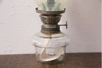 ヴィンテージ雑貨　巻き芯10番　ウランガラス　花びらのようなデザインが可愛らしいオイルランプ(卓上ランプ、油壺、テーブルランプ、ビンテージ)(R-048797)