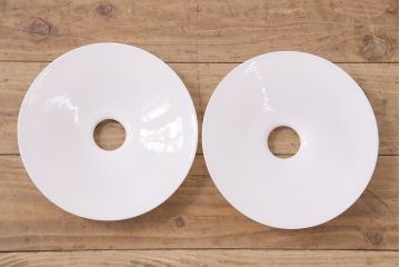 アンティーク照明　戦前　昭和レトロな味わいを感じる平笠シェードのペンダントライト2個セット(R-048798)