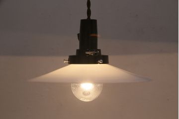 アンティーク照明　戦前　どこか懐かしさが漂う平笠シェードのペンダントライト2個セット(R-048801)