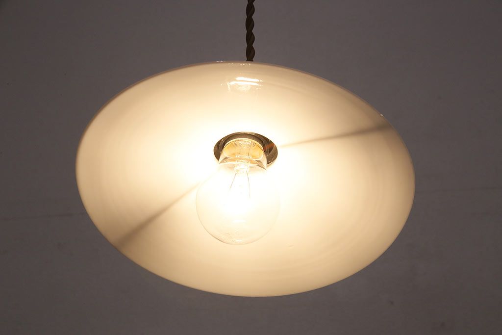 アンティーク照明　戦前　どこか懐かしさが漂う平笠シェードのペンダントライト2個セット(R-048801)