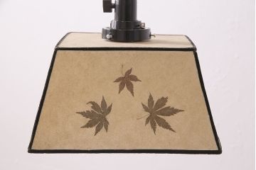 和製アンティーク　和紙風のデザインがお洒落!笹の葉と紅葉が浮かび上がる天井照明(吊り下げ照明、ペンダントライト、シェード)(R-048804)