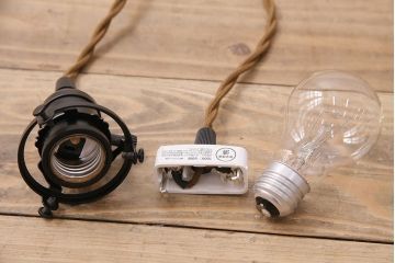 アンティーク照明　セルロイド装飾がおしゃれ!昭和レトロな雰囲気が漂う天井照明(吊り下げ照明、ペンダントライト、シェード)(R-048805)