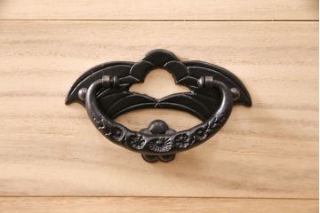 中古　岩谷堂箪笥　桜木作　桐紋　迫力のある力強い杢目が目を引く衣装箪笥(桐箪笥、着物箪笥、和タンス、桐たんす)(R-048811)
