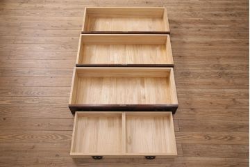 中古　岩谷堂箪笥　桜木作　桐紋　迫力のある力強い杢目が目を引く衣装箪笥(桐箪笥、着物箪笥、和タンス、桐たんす)(R-048811)