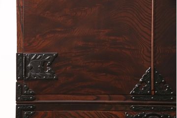 中古　岩谷堂箪笥　桜木作　桐紋　迫力のある力強い杢目が目を引く衣装箪笥(桐箪笥、着物箪笥、和タンス、桐たんす)(R-048811)
