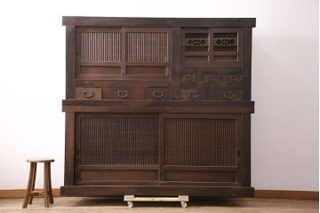 和製アンティーク　ヒノキ材　渋い和の雰囲気を醸し出す、明治大正期の水屋箪笥(重ね箪笥、食器棚、キャビネット、収納棚)(R-048812)