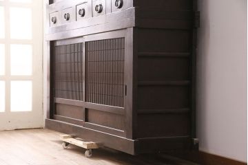 和製アンティーク　ヒノキ材　渋い和の雰囲気を醸し出す、明治大正期の水屋箪笥(重ね箪笥、食器棚、キャビネット、収納棚)(R-048812)