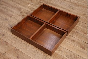 中古　民芸家具　総ニレ無垢材　凛とした佇まいが魅力的な水屋箪笥(重ね箪笥、収納棚、戸棚)(R-048815)