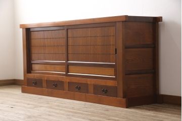 中古　民芸家具　上質なつくりが魅力の総ニレ無垢材製サイドボード(水屋箪笥、収納棚、戸棚)(R-048817)