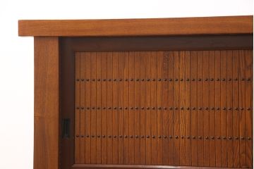 中古　民芸家具　上質なつくりが魅力の総ニレ無垢材製サイドボード(水屋箪笥、収納棚、戸棚)(R-048817)