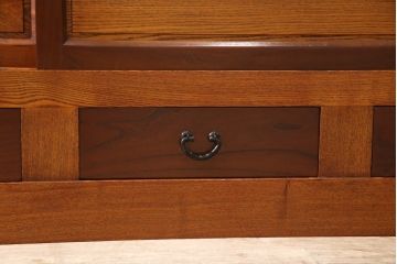 中古　民芸家具　上質なつくりが魅力の総ニレ無垢材製サイドボード(水屋箪笥、収納棚、戸棚)(R-048817)