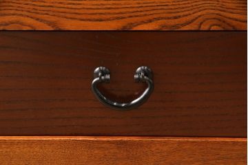 中古　民芸家具　上質なつくりが魅力の総ニレ無垢材製サイドボード(水屋箪笥、収納棚、戸棚)(R-048817)