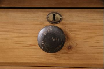 イギリスアンティーク　温もり溢れる空間づくりにぴったりのパイン材製のキャビネット(食器棚、戸棚、カップボード)(R-048818)
