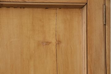イギリスアンティーク　温もり溢れる空間づくりにぴったりのパイン材製のキャビネット(食器棚、戸棚、カップボード)(R-048818)