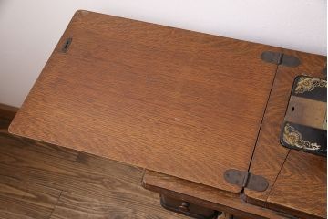 ジャンク品　SINGER(シンガー)社　お洒落なアンティークの空間を演出するミシンテーブル(シンガーミシン、ミシン台、ディスプレイ、工業用ミシン)(R-048822)