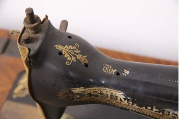 ジャンク品　SINGER(シンガー)社　お洒落なアンティークの空間を演出するミシンテーブル(シンガーミシン、ミシン台、ディスプレイ、工業用ミシン)(R-048822)