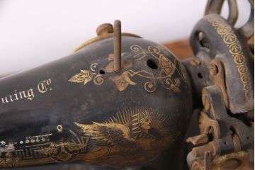 ジャンク品　SINGER(シンガー)社　お洒落なアンティークの空間を演出するミシンテーブル(シンガーミシン、ミシン台、ディスプレイ、工業用ミシン)(R-048822)