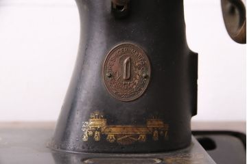 ジャンク品　SINGER(シンガー)社　お洒落なアンティークの空間を演出するミシンテーブル(シンガーミシン、ミシン台、ディスプレイ、工業用ミシン)(R-048822)