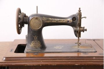 ジャンク品　SINGER(シンガー)社　お洒落なアンティークの空間を演出するミシンテーブル(シンガーミシン、ミシン台、ディスプレイ、工業用ミシン)(R-048822)