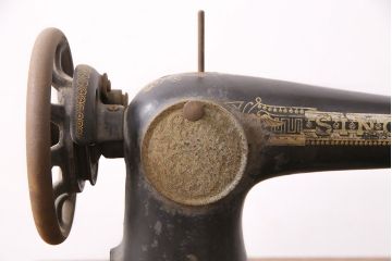 ジャンク品　SINGER(シンガー)社　お洒落なアンティークの空間を演出するミシンテーブル(シンガーミシン、ミシン台、ディスプレイ、工業用ミシン)(R-048822)