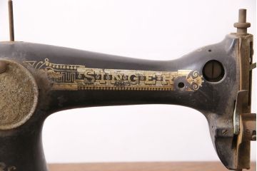 ジャンク品　SINGER(シンガー)社　お洒落なアンティークの空間を演出するミシンテーブル(シンガーミシン、ミシン台、ディスプレイ、工業用ミシン)(R-048822)