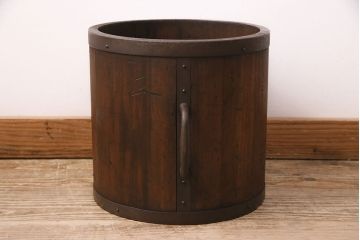 アンティーク雑貨　時代の味を感じる存在感抜群の斗棒付き一斗枡(一斗マス)(R-048827)