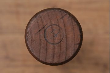 アンティーク雑貨　長い歳月を経た味のある風合いが魅力的な斗棒付き一斗枡(一斗マス)(R-048828)