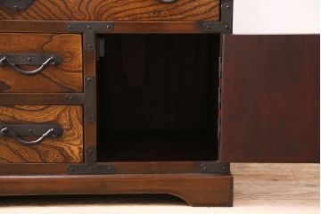 中古　民芸家具　黒々とした金具がかっこ良い、和の趣たっぷりの小箪笥(引き出し、チェスト)(R-048830)