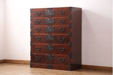 中古　民芸家具　岩谷堂箪笥　黒々とした牡丹金具が上質な雰囲気を高める衣装箪笥(整理箪笥、和タンス、引き出し、チェスト)(R-048831)