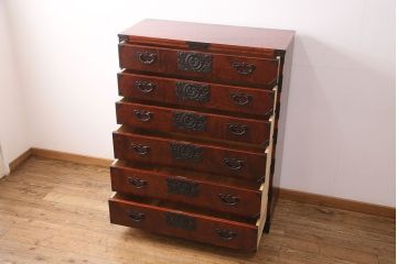 中古　民芸家具　岩谷堂箪笥　黒々とした牡丹金具が上質な雰囲気を高める衣装箪笥(整理箪笥、和タンス、引き出し、チェスト)(R-048831)