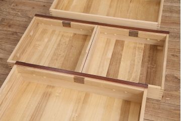 中古　民芸家具　鏡板のダイナミックな木目が圧巻!重厚感漂う小箪笥(小タンス)(R-048833)