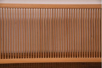 和製アンティーク　細やかな縦桟が美しいシンプルなデザインの筬欄間(オサランマ、明り取り、建具)(R-048834)